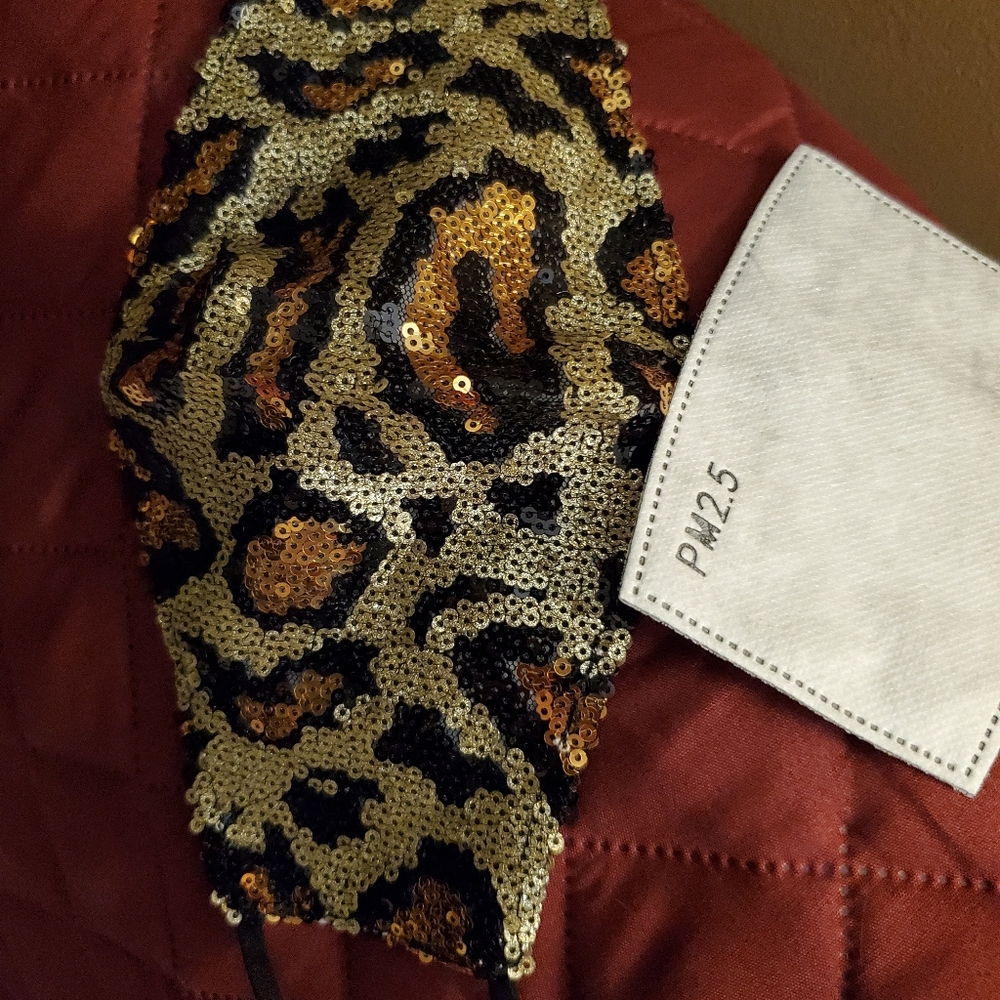 Sequined in  🐆 pattern adult  😷 with filter N.W.